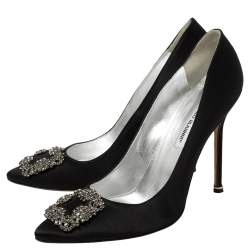 Pre Owned حذاء كعب عالي مانولو بلانيك هانغيسي ساتان أسود بمقدمة مدببة مقاس 42