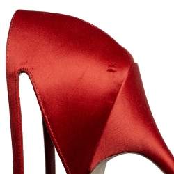 Pre Owned Manolo Blahnik Red Satin Lala Pointed Toe Pumps Size 40.5