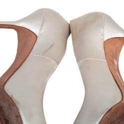 Pre Owned Manolo Blahnik White Satin Hangisi Crystal Embellished Pumps Size 42