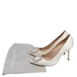 مملوكة مسبقًا حذاء كعب عالي مانولو بلانيك هانغيسي ساتان أبيض مزخرف مقاس 36
