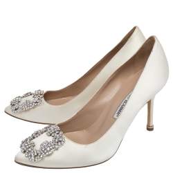 مملوكة مسبقًا حذاء كعب عالي مانولو بلانيك هانغيسي ساتان أبيض مزخرف مقاس 36