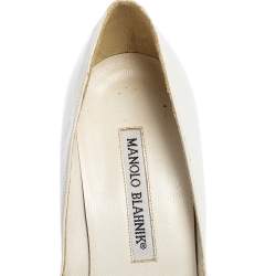 Pre Owned Manolo Blahnik White/Black Leather Buckle Embellished Pointed Toe Pumps Size 37