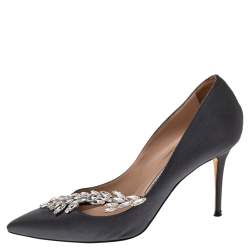 مملوكة مسبقًا Manolo Blahnik Metallic Grey Satin Nadira Pointed Toe Pumps Size 36.5