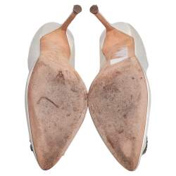 مملوكة مسبقًا Manolo Blahnik Off White Satin Hangisi Pumps Size 39