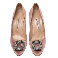 مملوكة مسبقًا حذاء كعب عالي مانولو بلانيك ساتان وردي داكن مزين هانغيسي مقاس 40