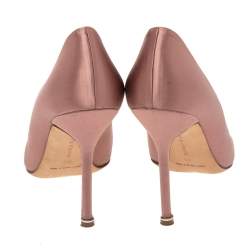 مملوكة مسبقًا حذاء كعب عالي مانولو بلانيك ساتان وردي داكن مزين هانغيسي مقاس 40