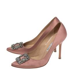 مملوكة مسبقًا حذاء كعب عالي مانولو بلانيك ساتان وردي داكن مزين هانغيسي مقاس 40