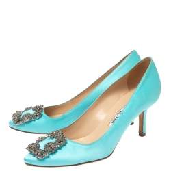 مملوكة مسبقًا Manolo Blahnik Aqua Blue Satin Hangisi Embellished Pointed Toe Pumps Size 35.5