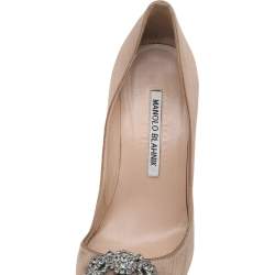 مملوكة مسبقًا حذاء كعب عالي مانولو بلانيك ساتان بني مزخرف هانغيسي مقدمة مدببة مقاس 36