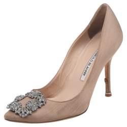 مملوكة مسبقًا حذاء كعب عالي مانولو بلانيك ساتان بني مزخرف هانغيسي مقدمة مدببة مقاس 36