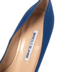 مملوكة مسبقًا حذاء كعب عالي مانولو بلانيك "اوفراسيا" بمقدمة مدببة ساتان أزرق مقاس 36.5