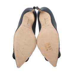 مملوكة مسبقًا Manolo Blahnik Grey/Red Canvas And  Satin  Gotrian Pumps Size 36.5