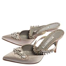 Pre Owned صندل مانولو بلانيك لوروم ساتان رصاصي مزخرف كريستال مقدمة مدببة مقاس 41