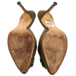 مملوكة مسبقًا صندل مانولو بلانيك سلايد هانغيسي ساتان أخضر مقاس 38