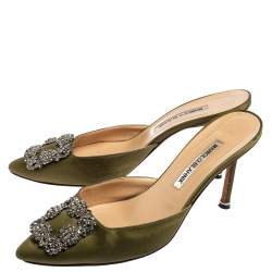 مملوكة مسبقًا صندل مانولو بلانيك سلايد هانغيسي ساتان أخضر مقاس 38
