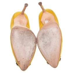 Pre Owned Manolo Blahnik Yellow Satin Hangisi Pumps Size 37.5