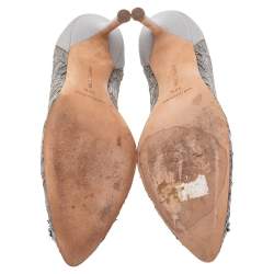 مملوكة مسبقًا حذاء كعب عالي مانولو بلانيك  هانغيسي ساتان ودانتيل رصاصي مقدمة مدببة مقاس 38.5