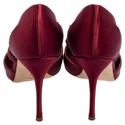 مملوكة مسبقًا حذاء كعب عالي مانولو بلانيك لالا ساتان عنابي مقاس 38