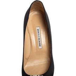 Pre Owned حذاء كعب عالي مانولو هانغيسي بلانيك ساتان أسود مقاس 40