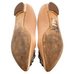 Pre Owned حذاء كعب عالي مانولو بلانيك فلات هانغيسي ساتان بيج مقاس 37