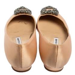 Pre Owned حذاء كعب عالي مانولو بلانيك فلات هانغيسي ساتان بيج مقاس 37