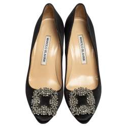 مملوكة مسبقًا Manolo Blahnik Black Satin Hangisi Pumps Size 34.5