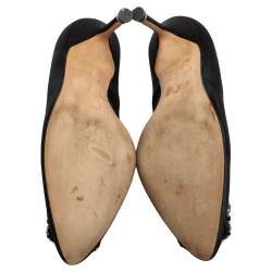 مملوكة مسبقًا Manolo Blahnik Black Satin Hangisi Pumps Size 34.5