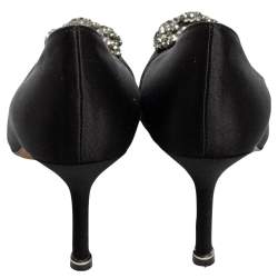 مملوكة مسبقًا Manolo Blahnik Black Satin Hangisi Pumps Size 34.5