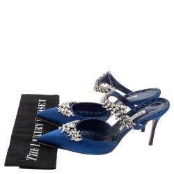 مملوكة مسبقًا Manolo Blahnik Blue Satin Lurum Crystal Embellished Pointed Toe Sandals Size 41