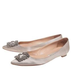 مملوكة مسبقًا Manolo Blahnik Grey Satin Hangisi Ballet Flats Size 41