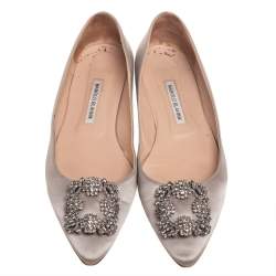 مملوكة مسبقًا Manolo Blahnik Grey Satin Hangisi Ballet Flats Size 41