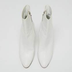 مملوكة مسبقًا Manolo Blahnik White Leather Ankle Boots Size 36.5