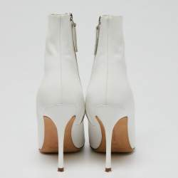 مملوكة مسبقًا Manolo Blahnik White Leather Ankle Boots Size 36.5