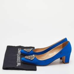 مملوكة مسبقًا حذاء كعب عالي مانولو بلانيك أوكاتو ساتان أزرق مزخرف كريستال مقاس 39