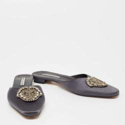 Manolo Blahnik Grey Satin Okkatomu Crystal Embellished Crest Flat Mules Size 39