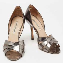 مملوكة مسبقًا Manolo Blahnik Metallic Pewter Leather Cutout Open Toe Pumps Size 40