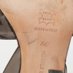 مملوكة مسبقًا Manolo Blahnik Metallic Pewter Leather Cutout Open Toe Pumps Size 40