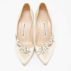 Pre Owned حذاء كعب عالي مانولو بلانيك ناديرا ساتان عاجي مقاس 34.5