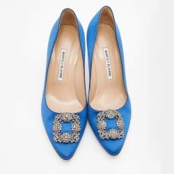 مملوكة مسبقًا Manolo Blahnik Blue Satin Hangisi Pumps Size 40