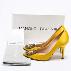 مملوكة مسبقًا حذاء كعب عالي مانولو بلانيك هانغيسي ساتان أصفر مزخرف كريستال مقاس 35.5