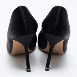 Pre Owned حذاء كعب عالي مانولو بلانيك هانغيسي ساتان أسود مقاس 38.5