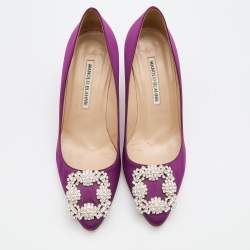 مملوكة مسبقًا Manolo Blahnik Dark Purple Satin Hangisi Crystal Embellished Pumps Size 37