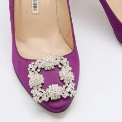مملوكة مسبقًا Manolo Blahnik Dark Purple Satin Hangisi Crystal Embellished Pumps Size 37