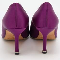 مملوكة مسبقًا Manolo Blahnik Dark Purple Satin Hangisi Crystal Embellished Pumps Size 37