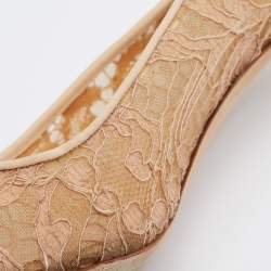 Pre Owned Manolo Blahnik Beige Lace and Satin Hangisi Pumps Size 39