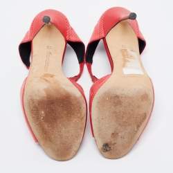 مملوكة مسبقًا Manolo Blahnik Coral Red Lizard T Strap Sandals Size 35