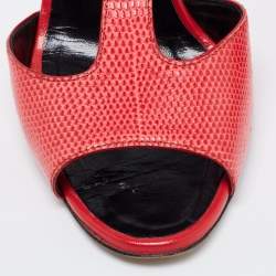 مملوكة مسبقًا Manolo Blahnik Coral Red Lizard T Strap Sandals Size 35