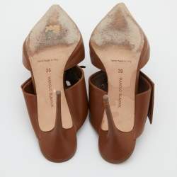 Manolo Blahnik Brown Leather Buckle Detail Pointed Toe Mules Size 36