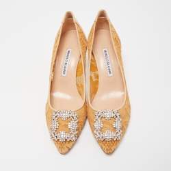 Pre Owned Manolo Blahnik Beige Lace and Satin Hangisi Crystal Embellished Pointed Toe Pumps Size 39.5