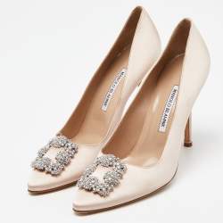 Manolo Blahnik Light Pink Satin Hangisi Crystal Embellished Pointed Toe Pumps Size 40.5 